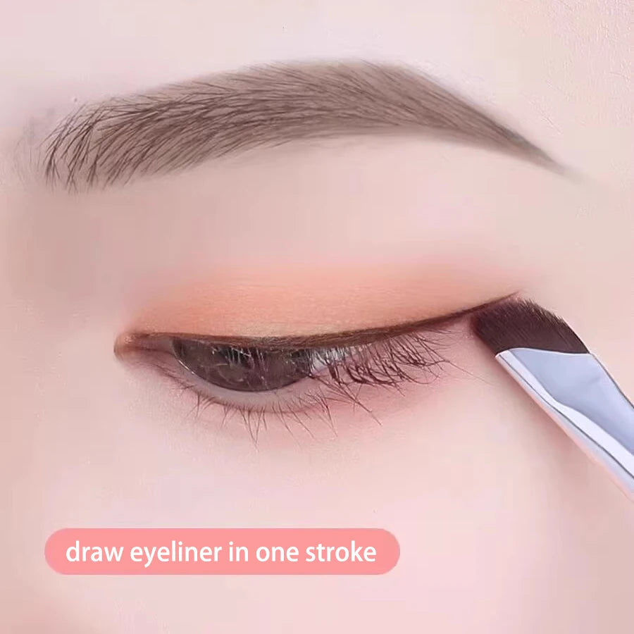 Pinceau Eyeliner Faucille MAANGE – Trait Précis & Regard Intense