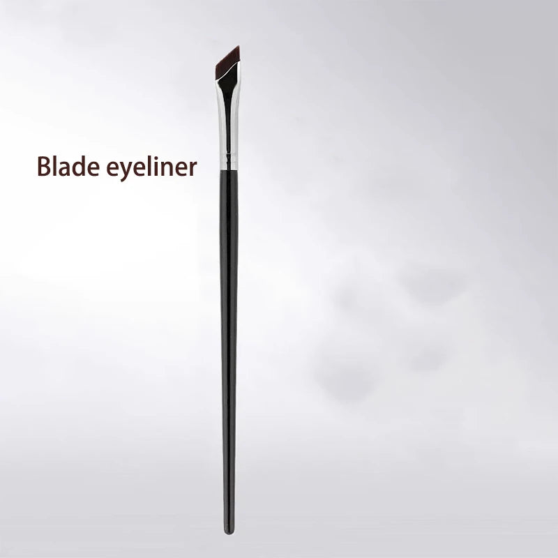 Pinceau Eyeliner Faucille MAANGE – Trait Précis & Regard Intense