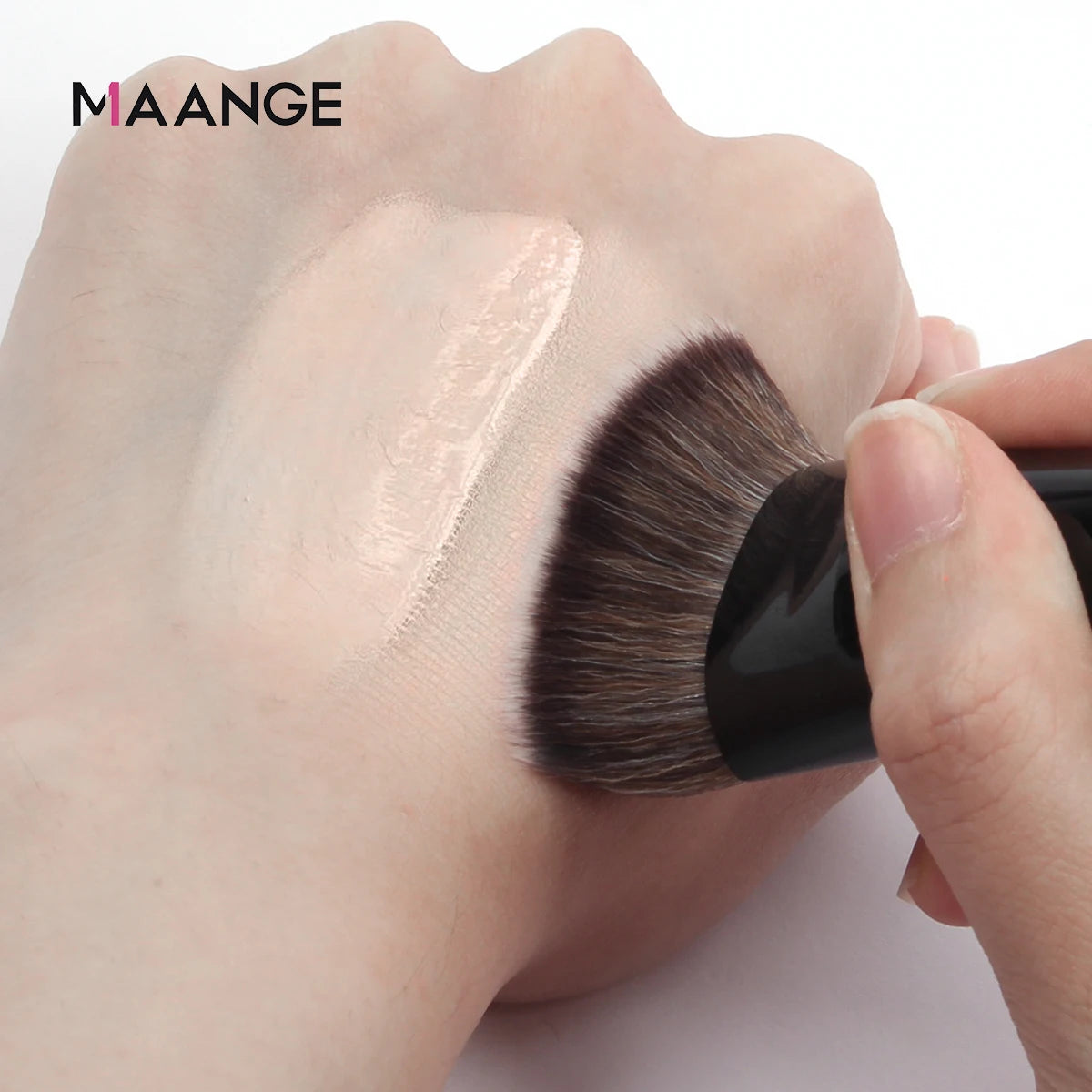 Pinceau Fond de Teint Kabuki Plat MAANGE – Application Précise & Couvrance Modulable